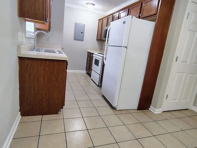 403 Topmiller Ave — Photo 2