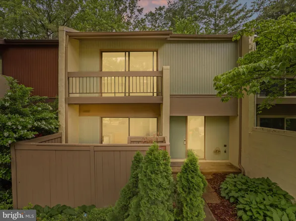 11627 Newbridge Ct, Reston, VA 20191