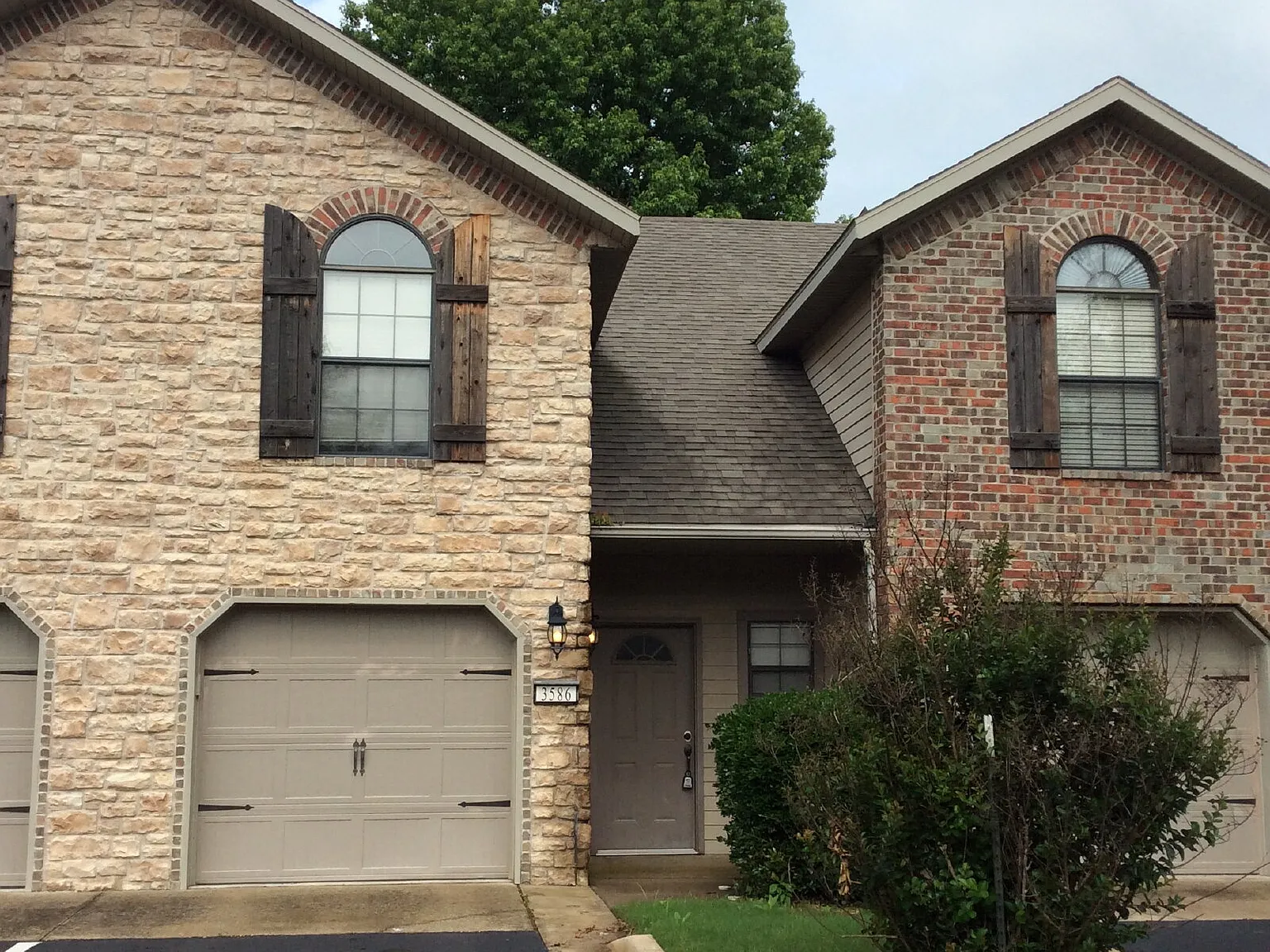 2 bed, 2.5 bath, 1308 sqft, $1,499 — Photo 1