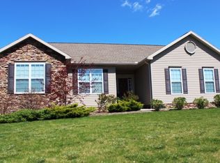 47 Green Tree Dr, New Oxford, PA 17350