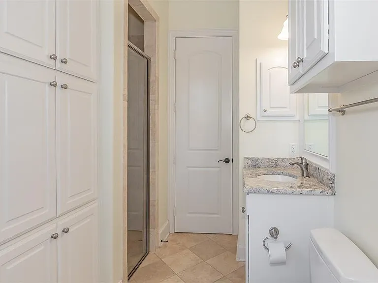 1004 Drake Dr — Photo 16