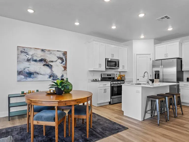 488 W Greenstone Pl — Photo 3