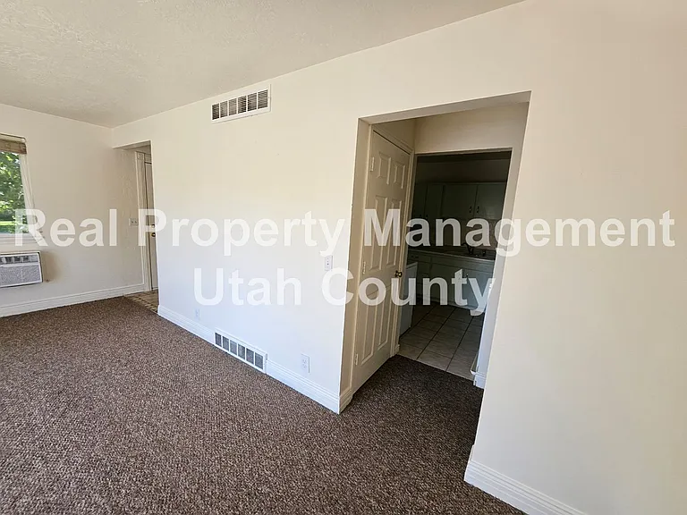 179 S 800 W — Photo 6
