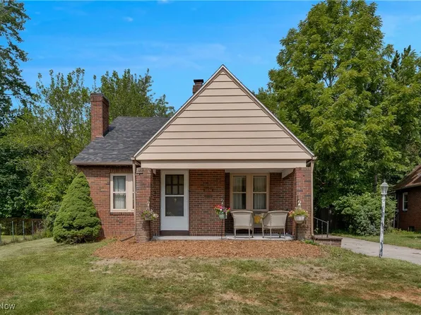 3946 Sunset Dr, Youngstown, OH 44512