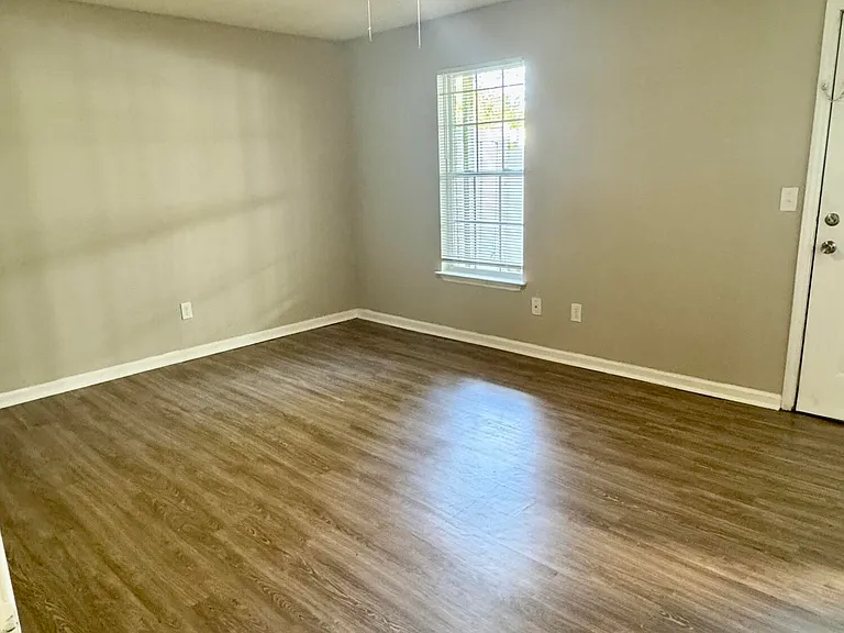 1231 Westpointe Dr #2 — Photo 8