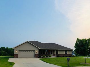 1892 Paris Ln, De Pere, WI 54115