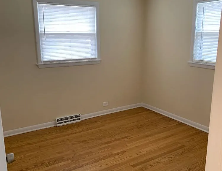 1056 Irwin Ave — Photo 12