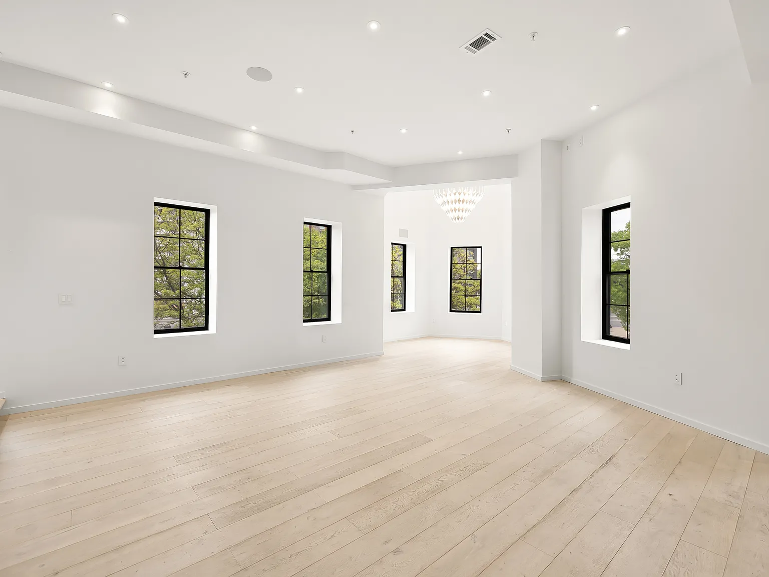 2 bed, 2500 sqft, $5,400 — Photo 3