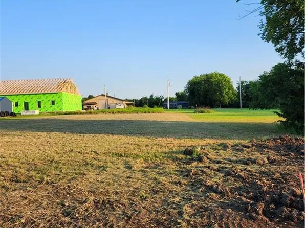 42 S Linn Valley Dr, Linn Valley, KS 66040