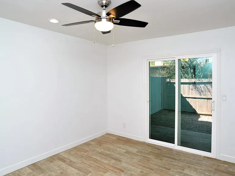 3318 E Presidio Rd — Photo 7