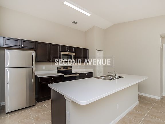 2nd image of 850 Algaringo Ave SE