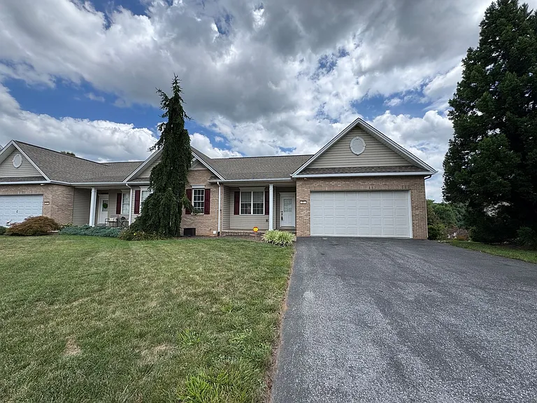 51 Cambridge Cir — Photo 1