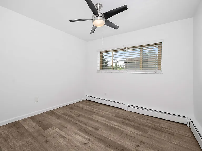 2935 Marshall, Apt 8 (50) 2935 Marshall, Apt 8 (50)