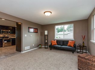 605 Vinton St, Palo, IA 52324