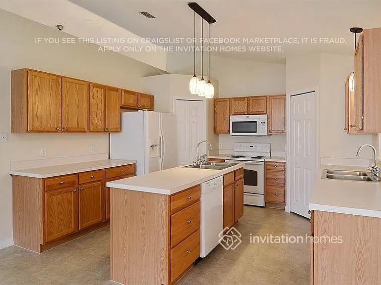 420 NW Byron St — Photo 5