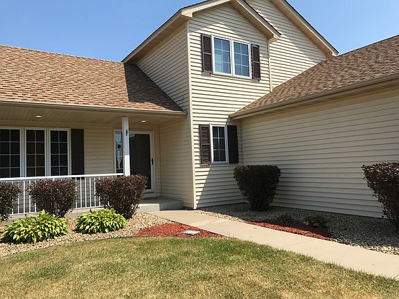 3rd image of 586 Tuttle Dr