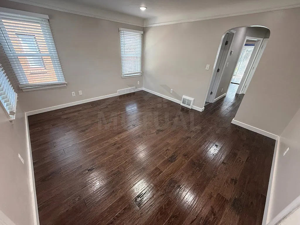 3 bed, 1.0 bath, 1212 sqft, $1,800 — Photo 3