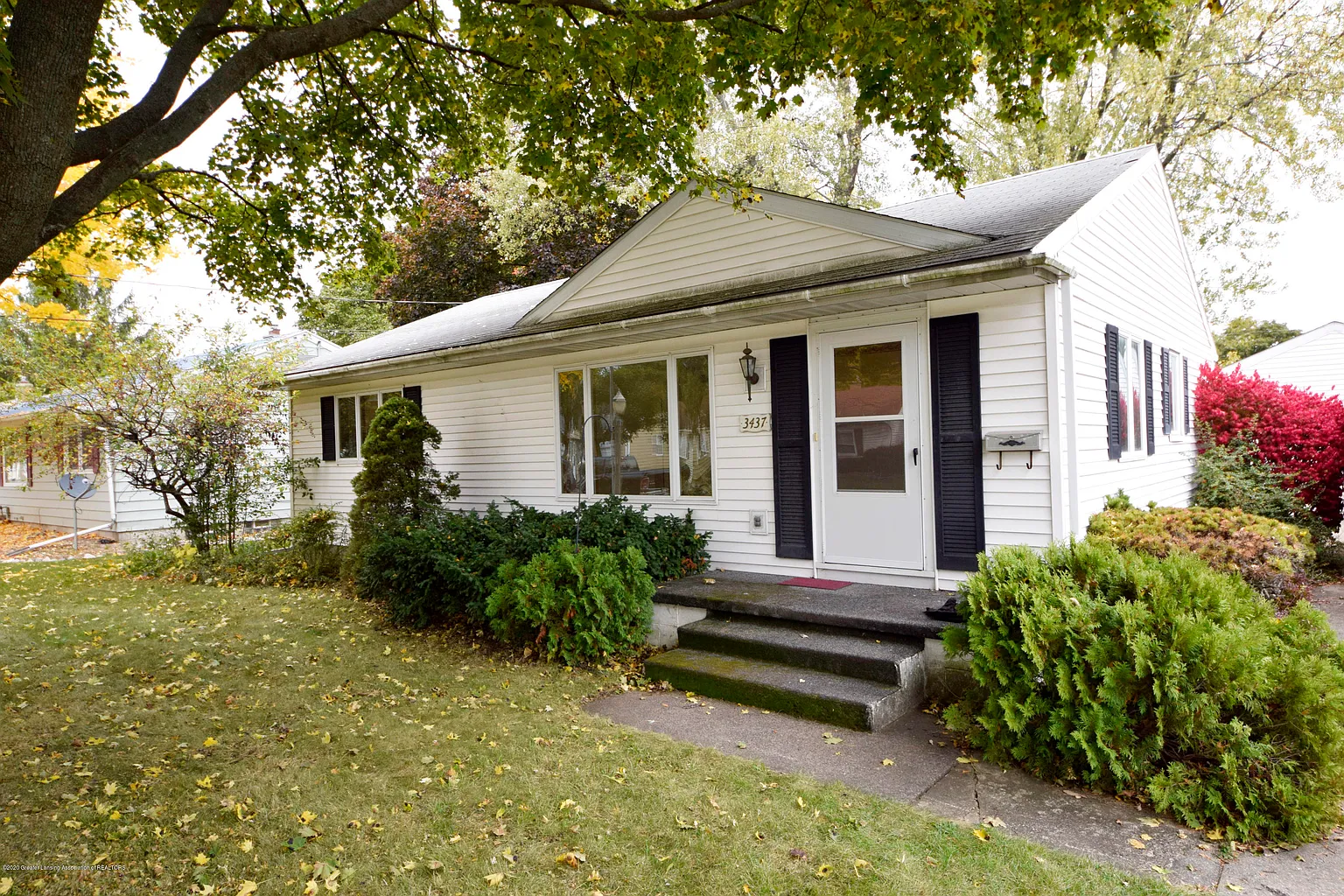 3437 Schlee St photo 1