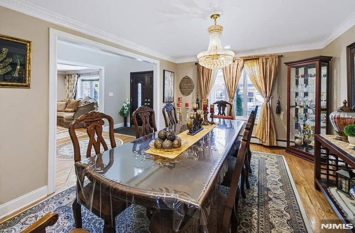4 bed, 4.5 bath, 3160 sqft, $6,000 — Photo 3