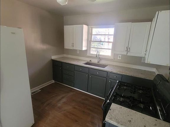 3rd image of 3728 Loren Dr