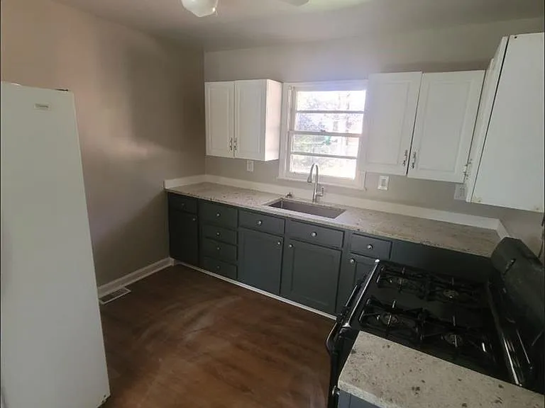 3728 Loren Dr — Photo 3