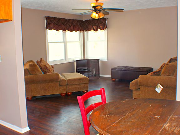 4th image of 413 Whitman Ave