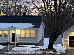 96 Mammoth Rd, Hooksett, NH 03106