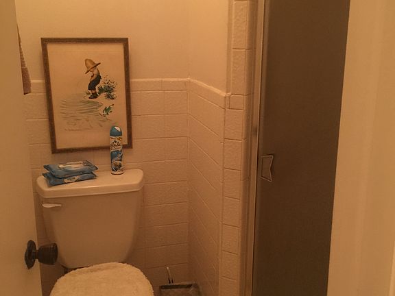 5th image of 216 Topeka Dr