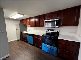 5021 River Glen Dr