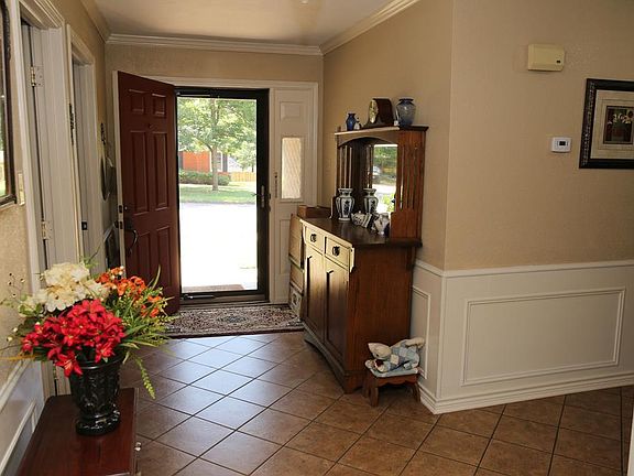 5th image of 907 Wright Dr