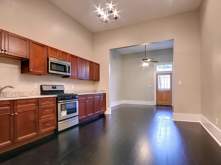 900 Josephine St — Photo 11