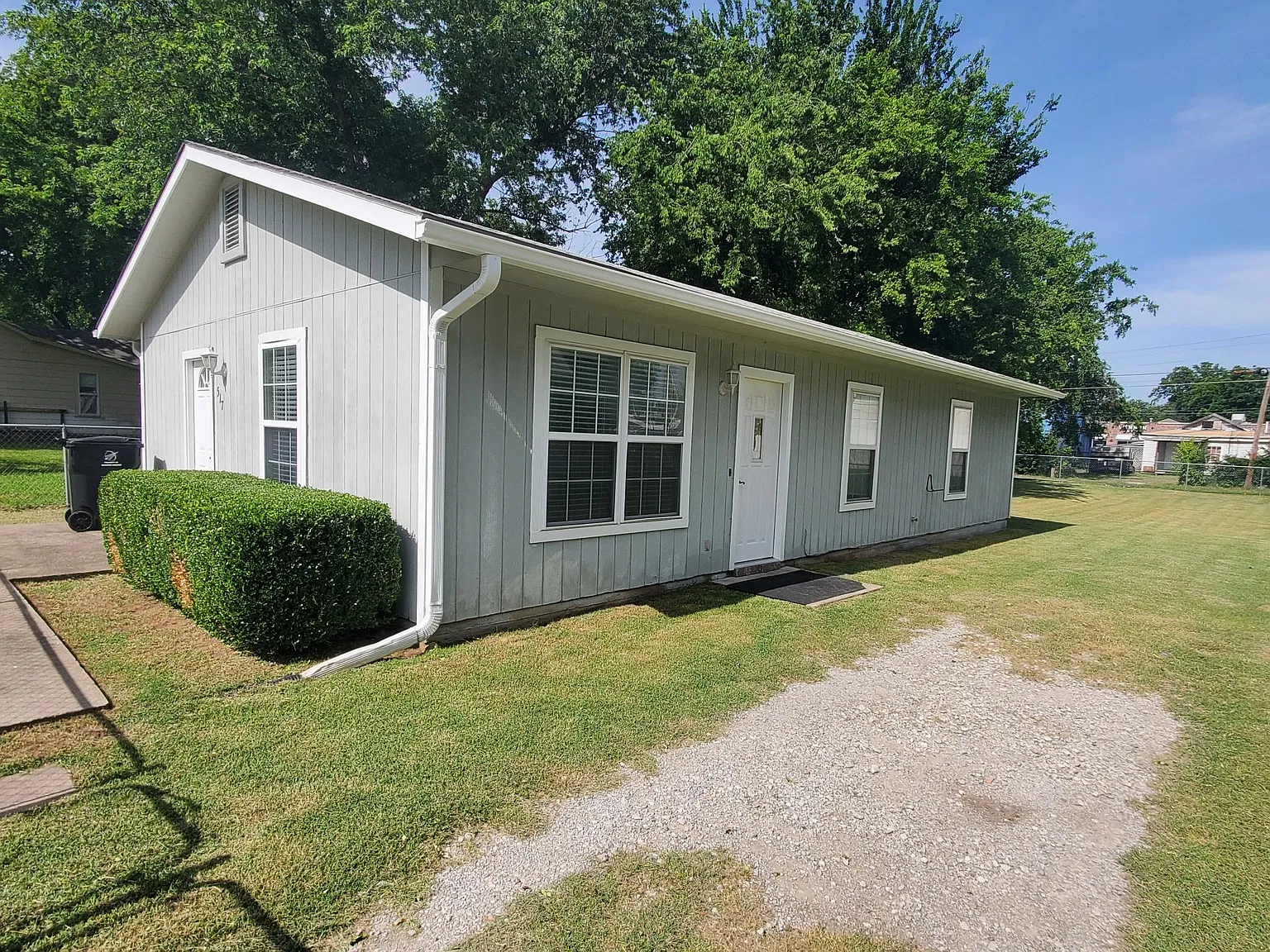 3 bed, 1076 sqft, $1,395 — Photo 1