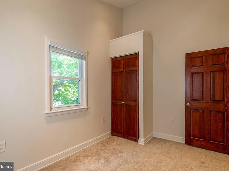 1439 E Oxford St — Photo 24