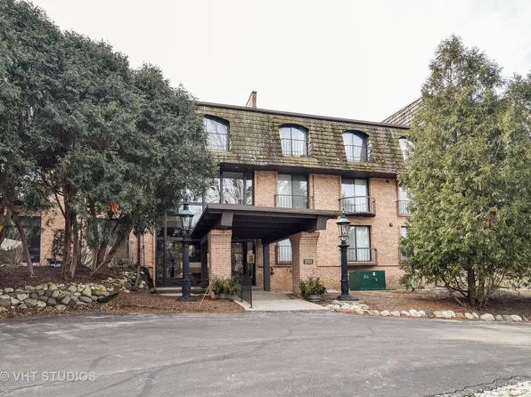 600 W Russell St APT 304, Barrington, IL 60010