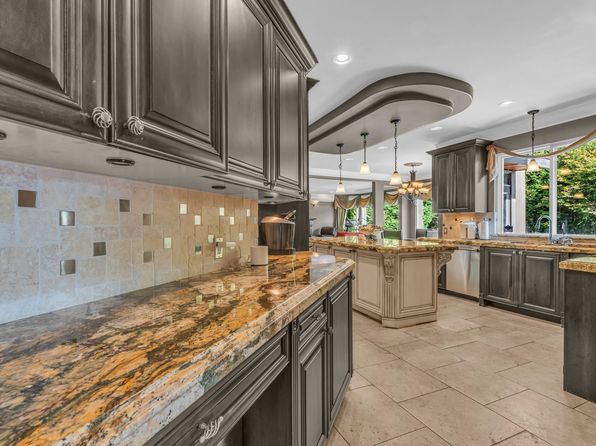 8 bedroom rental in Coquitlam — photo 18
