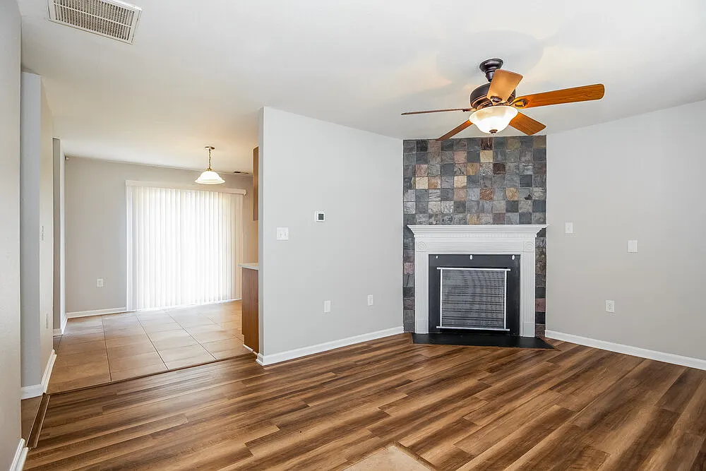 3 bed, 2.5 bath, 1700 sqft, $1,805 — Photo 4