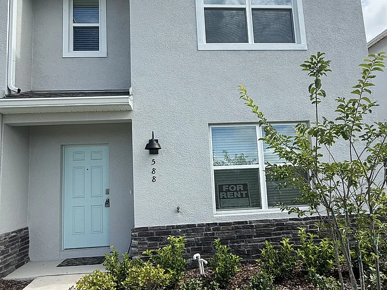 588 Preston Cove Dr — Photo 1