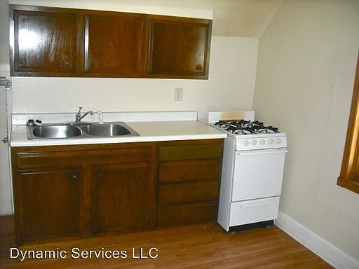 2nd image of 811 S Summit Ave #13