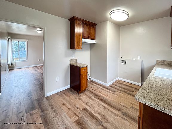 3rd image of 1137 1/2 W 90th St