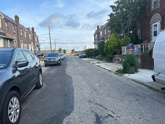 5th image of 863 Carver St