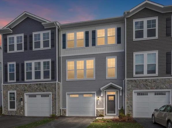123 Choke Cherry Ct, Lake Frederick, VA 22630