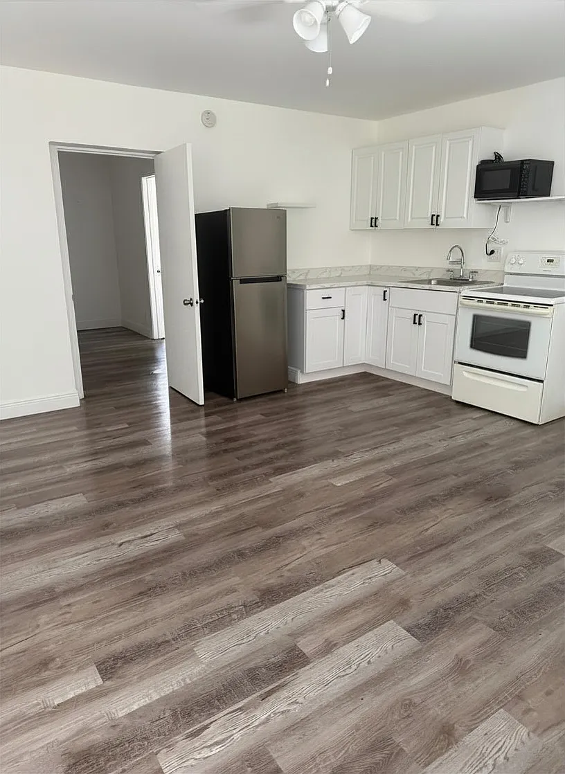 Building Photo - 913 NE 18th Ave #121