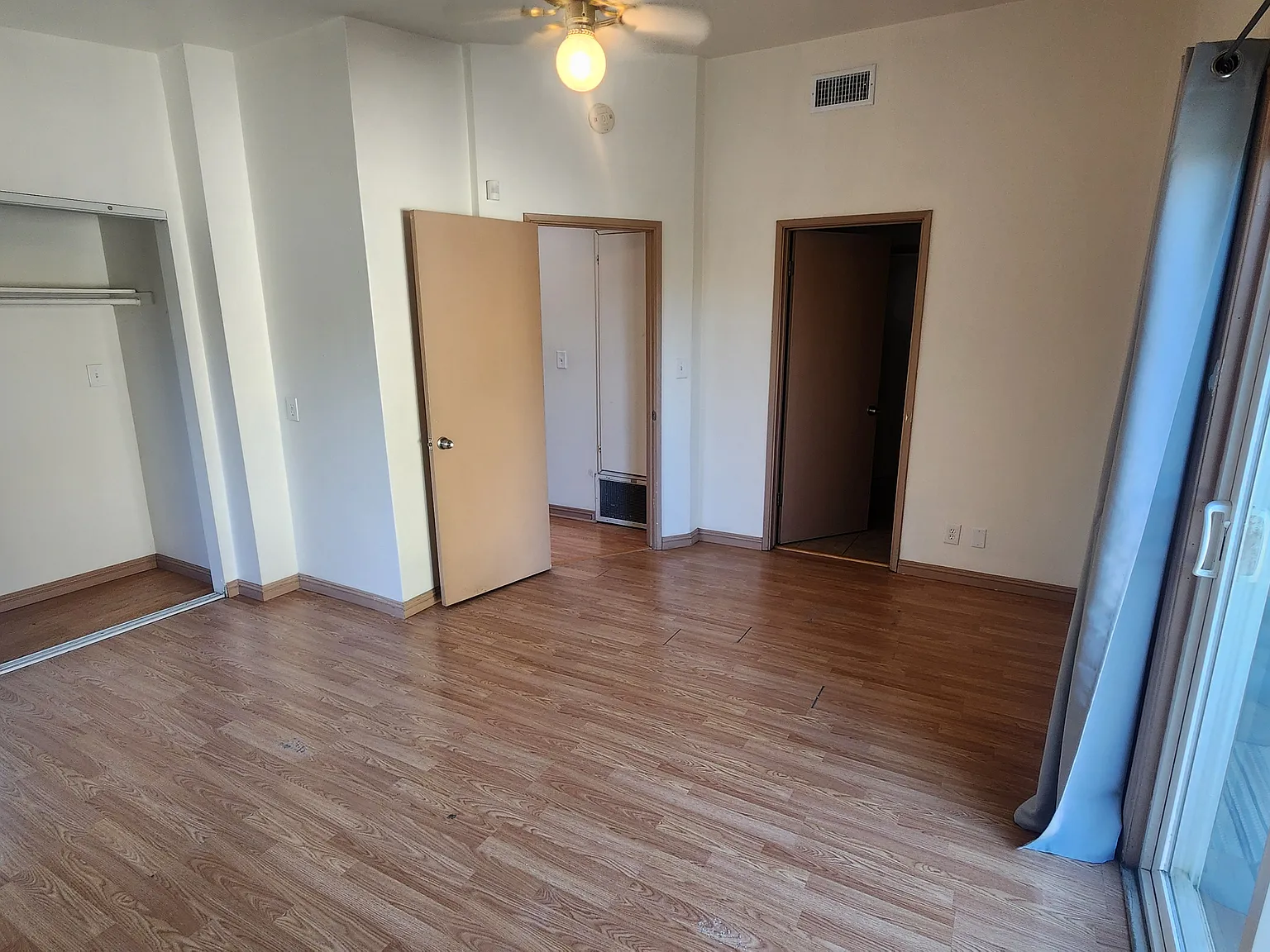 3 bed, 2292 sqft, $1,400 — Photo 2