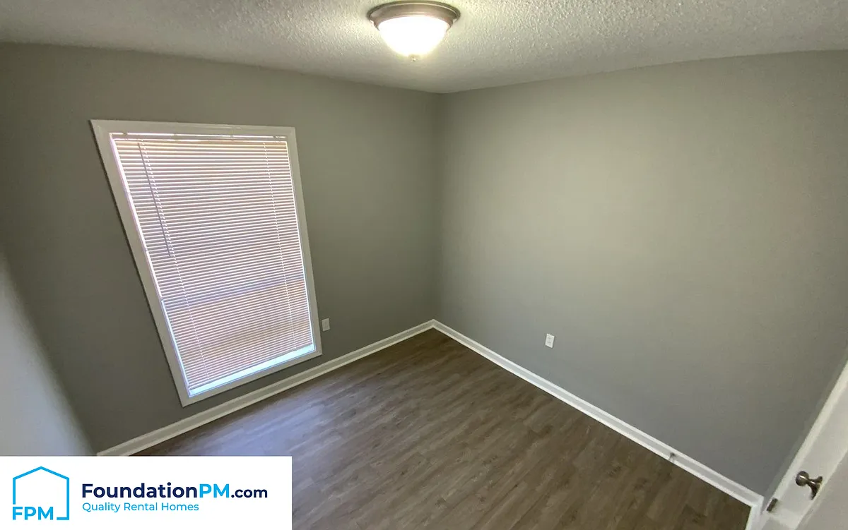 Building Photo - 901 Chesterton Dr