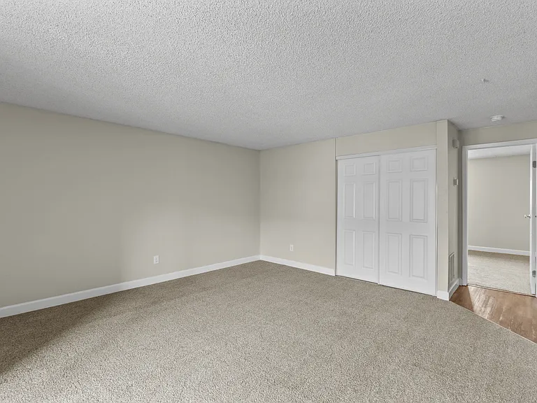 Irving Place Apartments — Photo 24