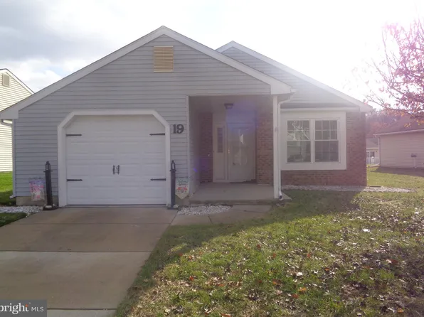 19 Blanchard Dr, Deptford, NJ 08096