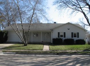 435 Hopkins St, Jesup, IA 50648