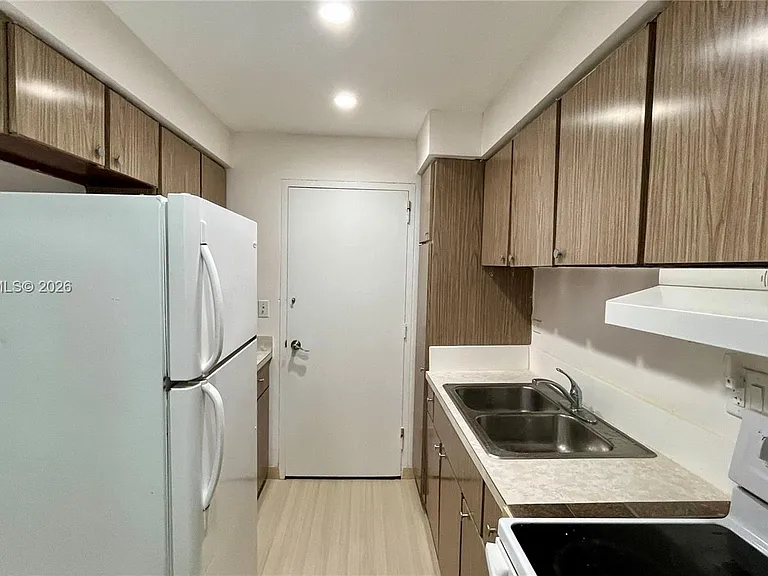 1408 Brickell Bay Dr #916 — Photo 10
