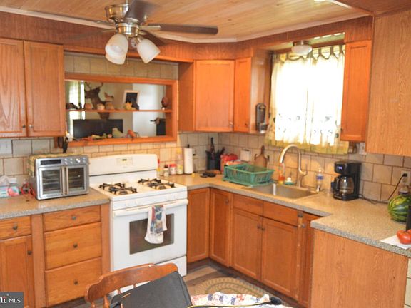 4th image of 301 Old River Rd
