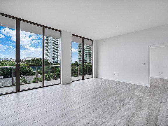 5th image of 2678 Tigertail Ave #404B